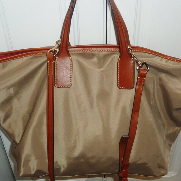 Excellent/MINT Condition Dooney & Bourke Large Tote, Shoulder Purse - Picture 5 of 13